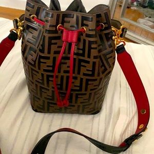 COPY - Fendi bucket bag. And short Fendi strap